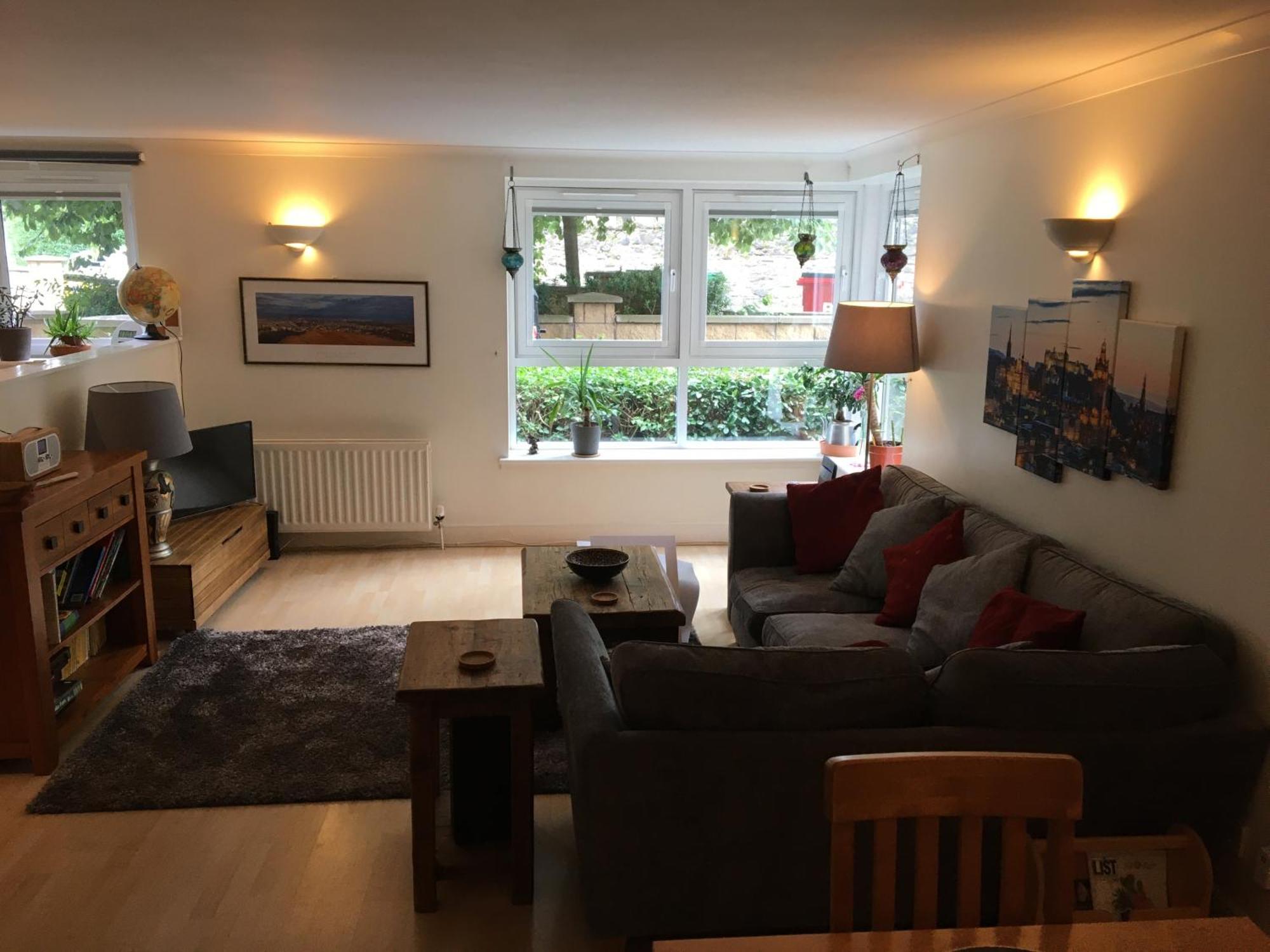 Holyrood Park Apartment เอดินบะระ ภายนอก รูปภาพ