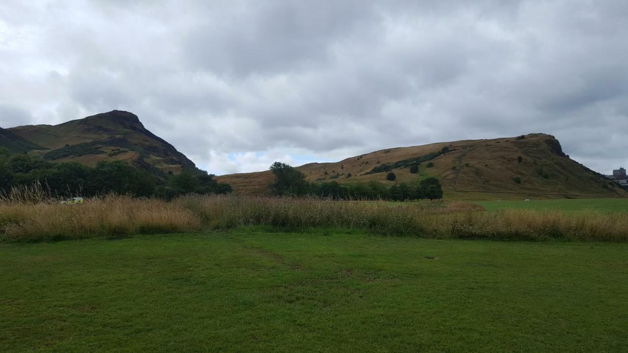 Holyrood Park Apartment เอดินบะระ ภายนอก รูปภาพ