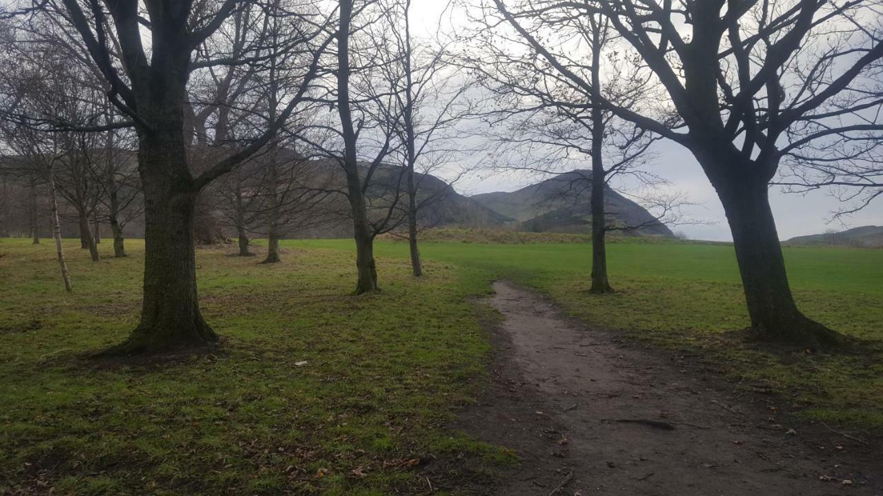 Holyrood Park Apartment เอดินบะระ ภายนอก รูปภาพ